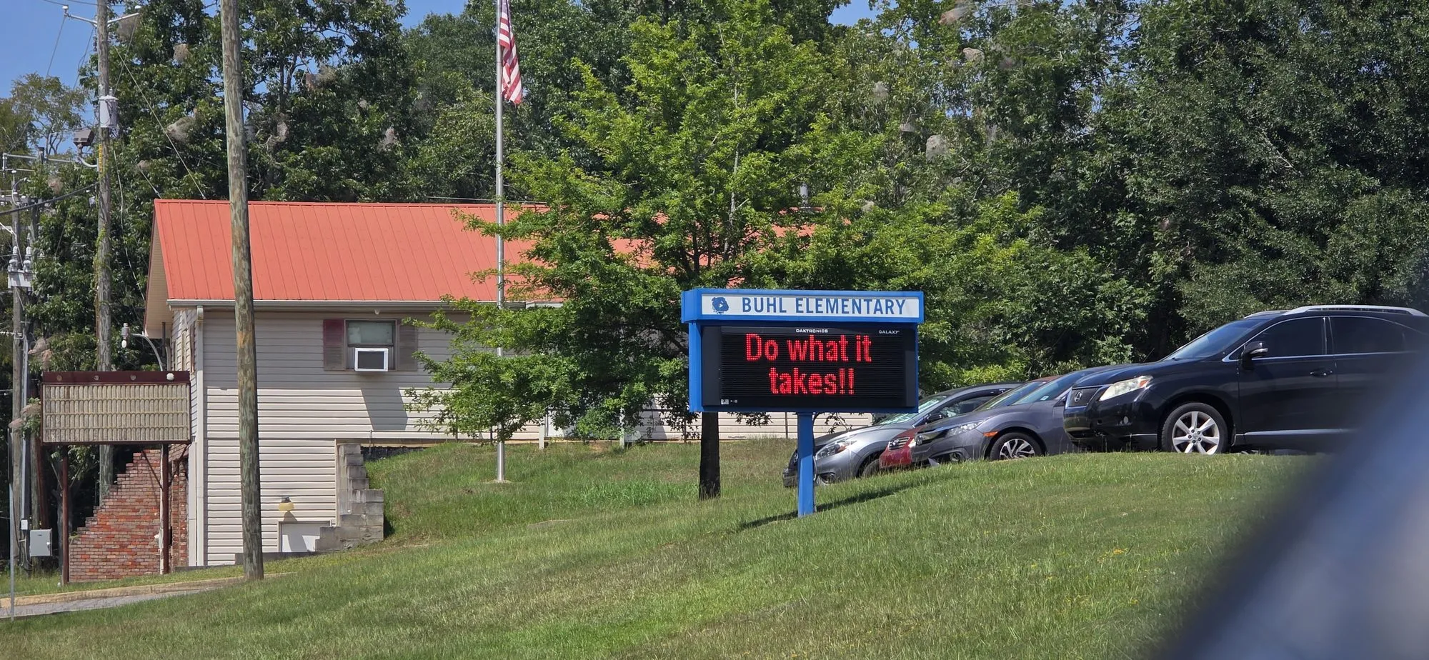 Elementary school sign in Buhl