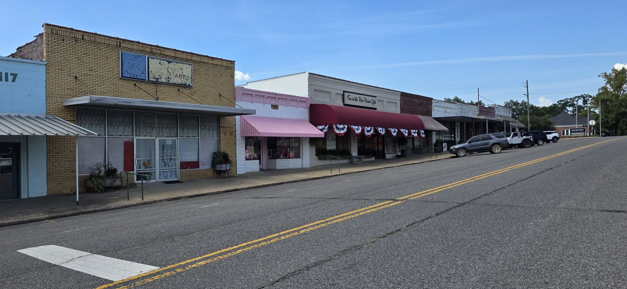 Downtown storefronts on Main Street in Gordo