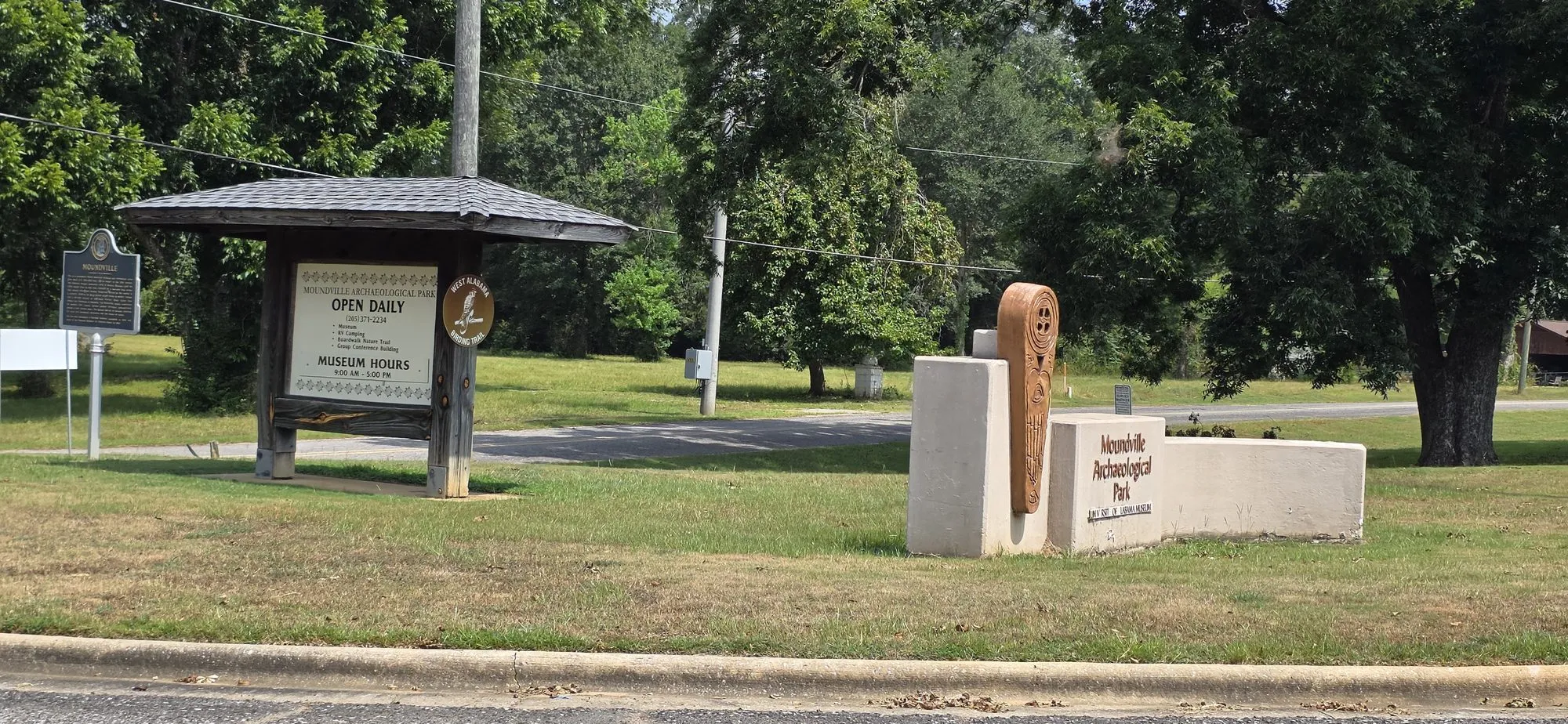 Entrance marker and information kiosk at Moundville Archaeological Park