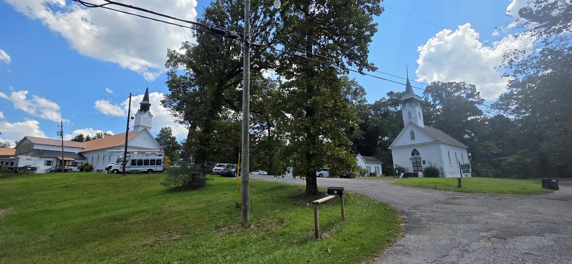 Two white churches on the lane through Woodstock